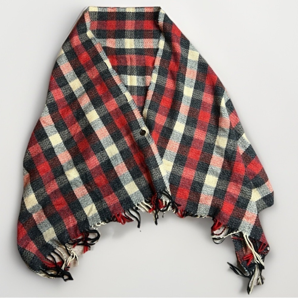 Wool rich Poncho Shawl Cape scarf Womens One Size Fringe Red Black Plaid Tartan